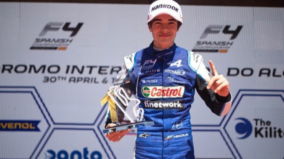 Никола Цолов с трета поредна победа във Валенсия във Формула 4