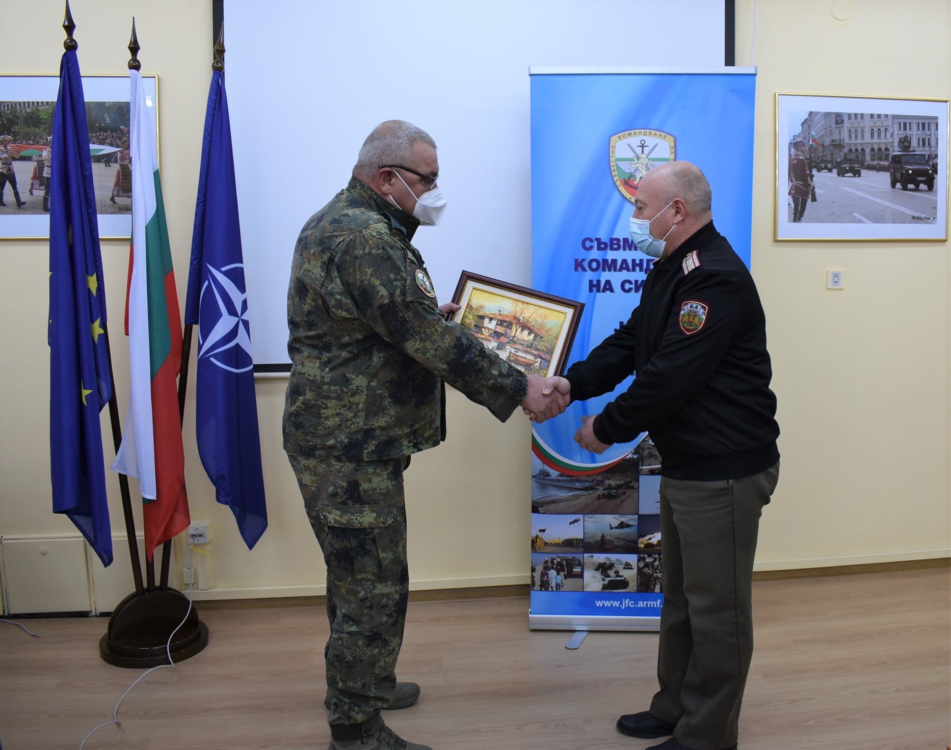 По случай Деня на структурите по личен състав в БА командирът на СКС генерал-майор Валери Цолов връчи награди