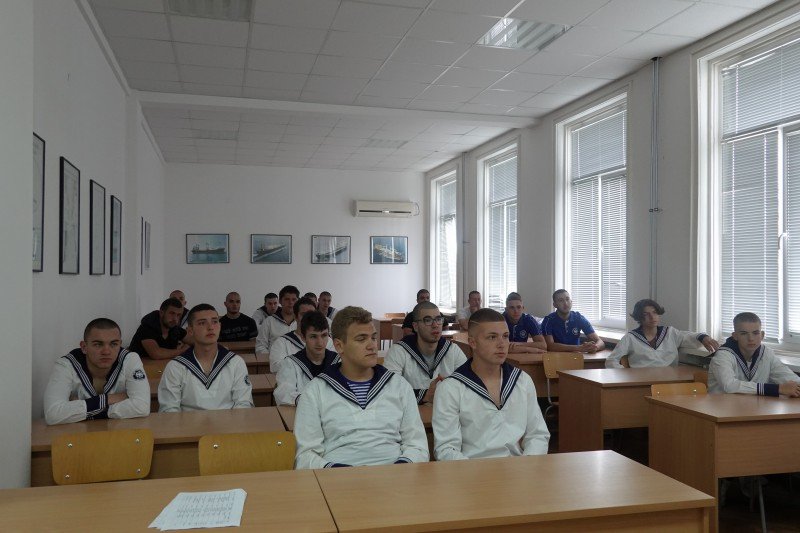 25 десетокласници от бургаската морска гимназия са на лагер във ВВМУ
