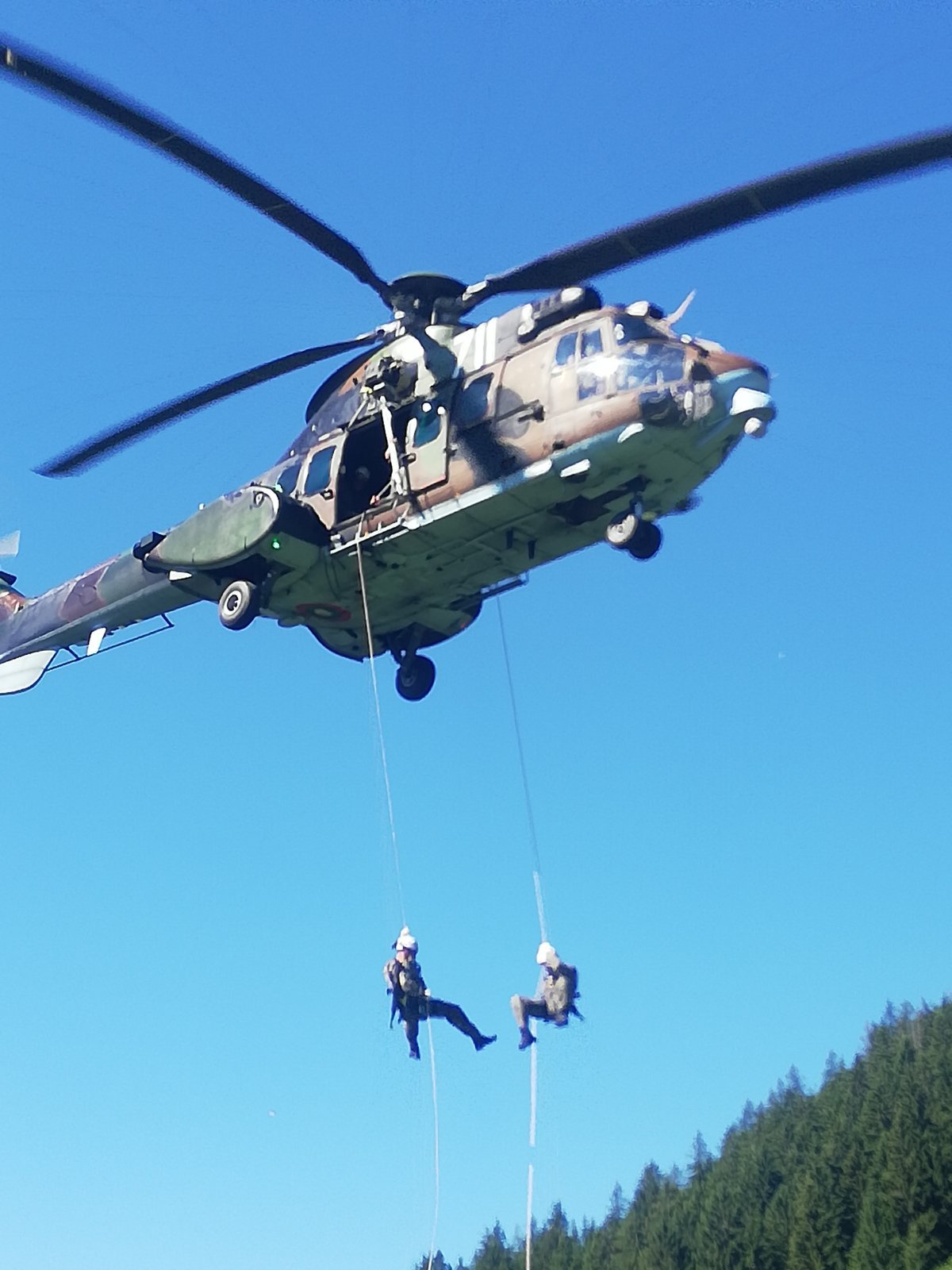 Алпийците от Смолян провеждат обучение съвместно с военнослужещи от 24 – та авиобаза – Крумово