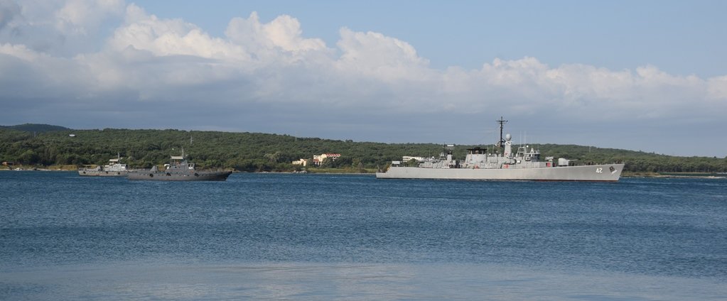 Корабите участващи в учението „Бриз 2022” излязоха на море - armymedia.bg Корабите участващи в учението „Бриз 2022” излязоха на море