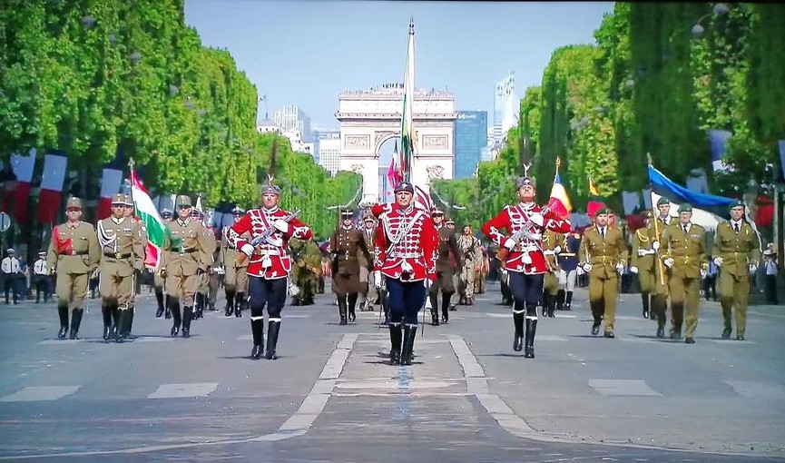 С тържествен военен парад с участието и на български гвардейци в Париж бе отбелязан френският национален празник