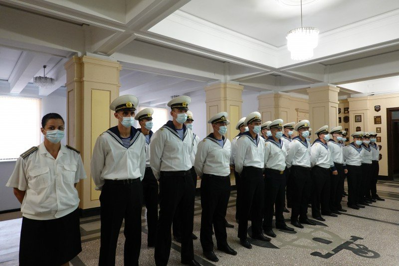 20 курсанти-випускници на Морското учиилище ще получат в неделя офицерски пагони и дипломи