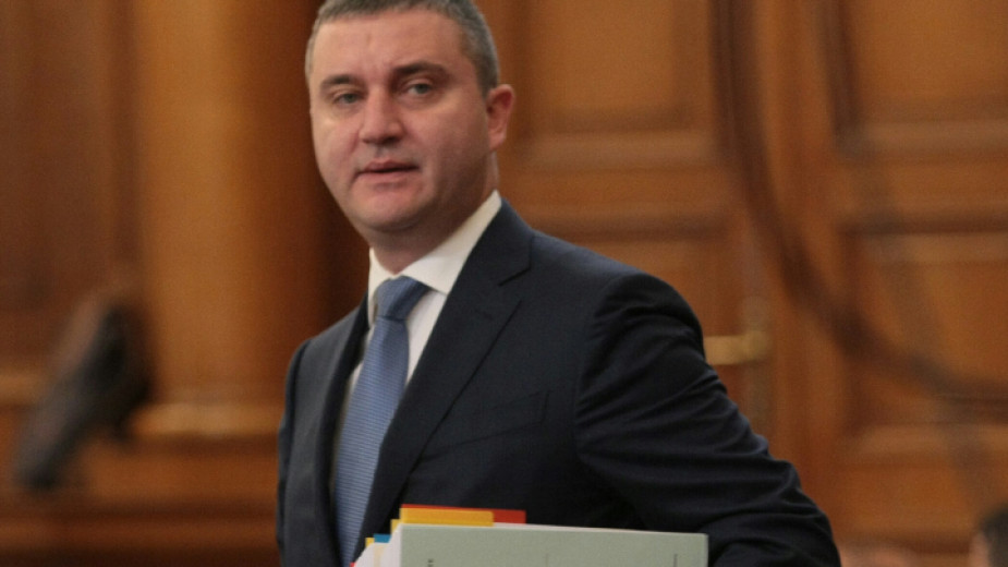 Бившият министър Горанов е засечен на „Калотина“ с издирван автомобил