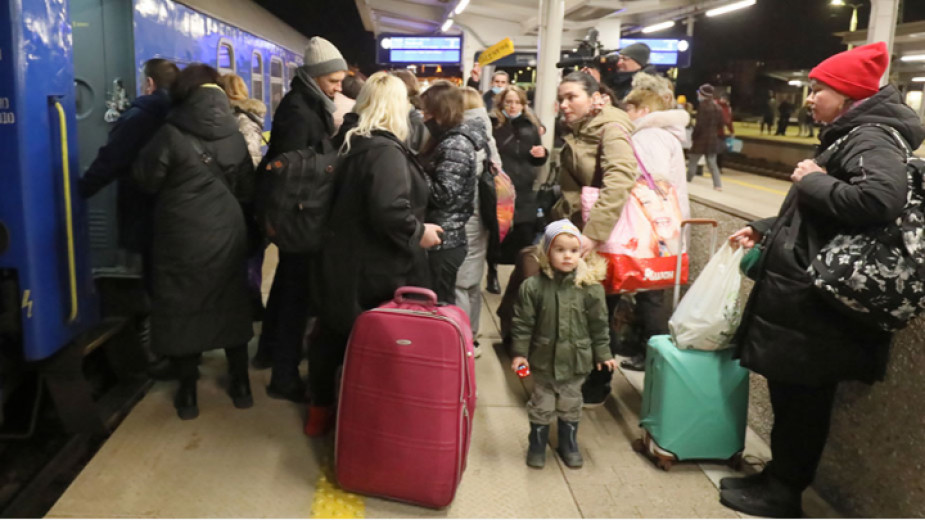 Великобритания ще плаща по 456 долара месечно на хората, които приютяват украински бежанци