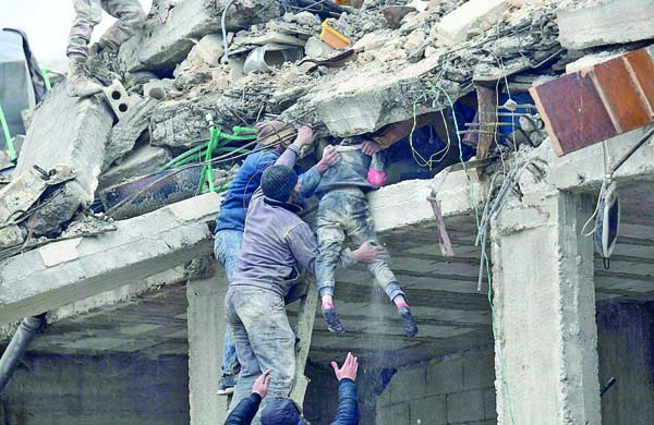 Страшно земетресение почерни Турция и Сирия