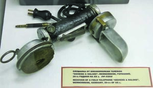 3Слушалка от военнополеви телефон от Националния политехнически музей 