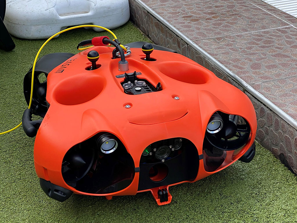 Морското училище има вече и подводен дрон