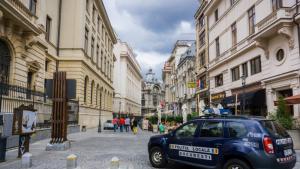 Шофьор загина, след като блъсна колата си в оградата на руското посолство в Букурещ