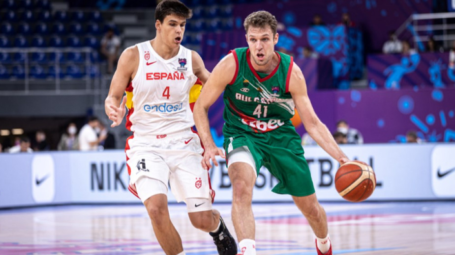 България започна със загуба от Испания на старта Евробаскет 2022