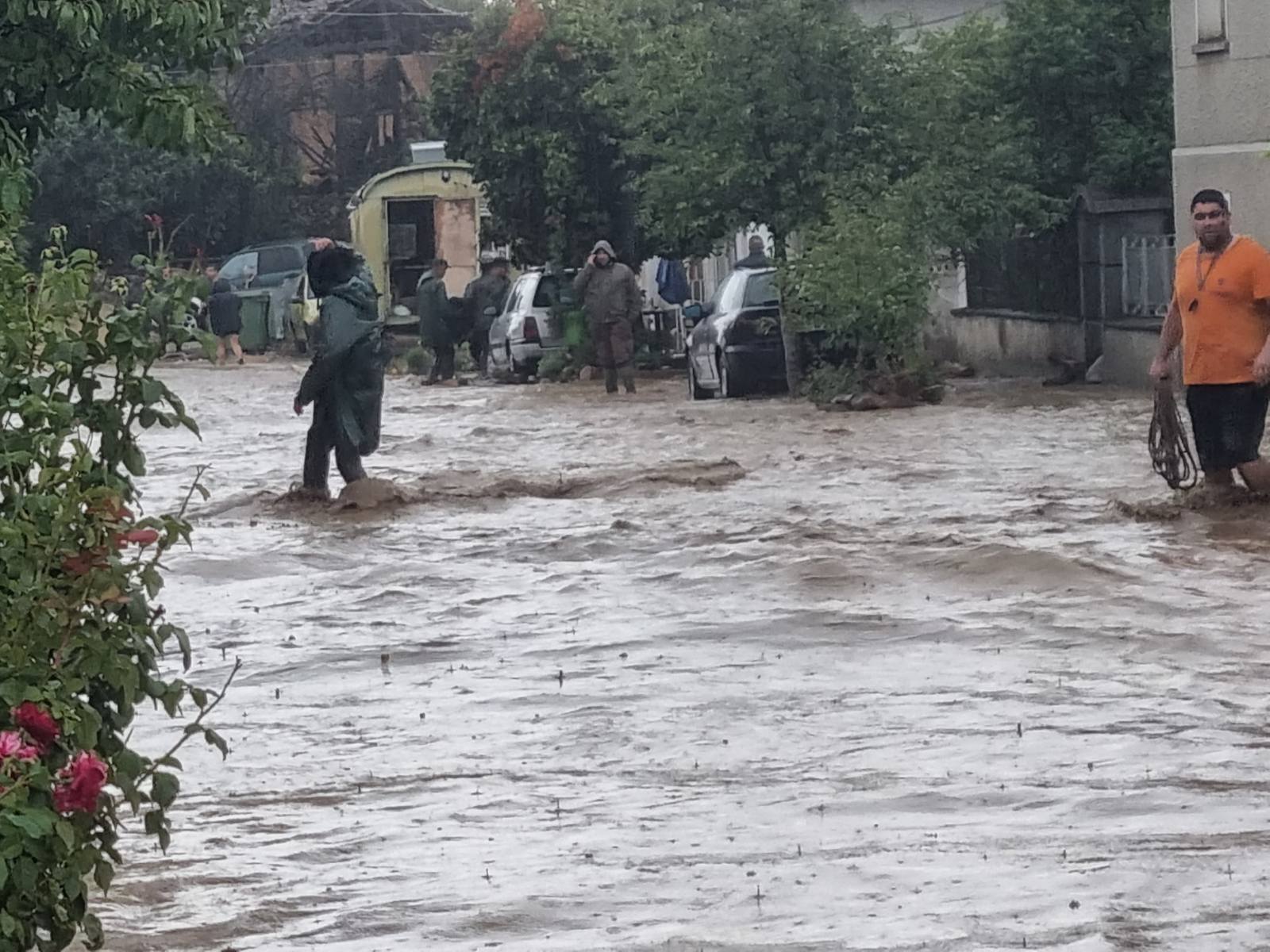 Военнослужещи от Сухопътните войски ще помагат за преодоляването на последиците от наводненията в община Карлово