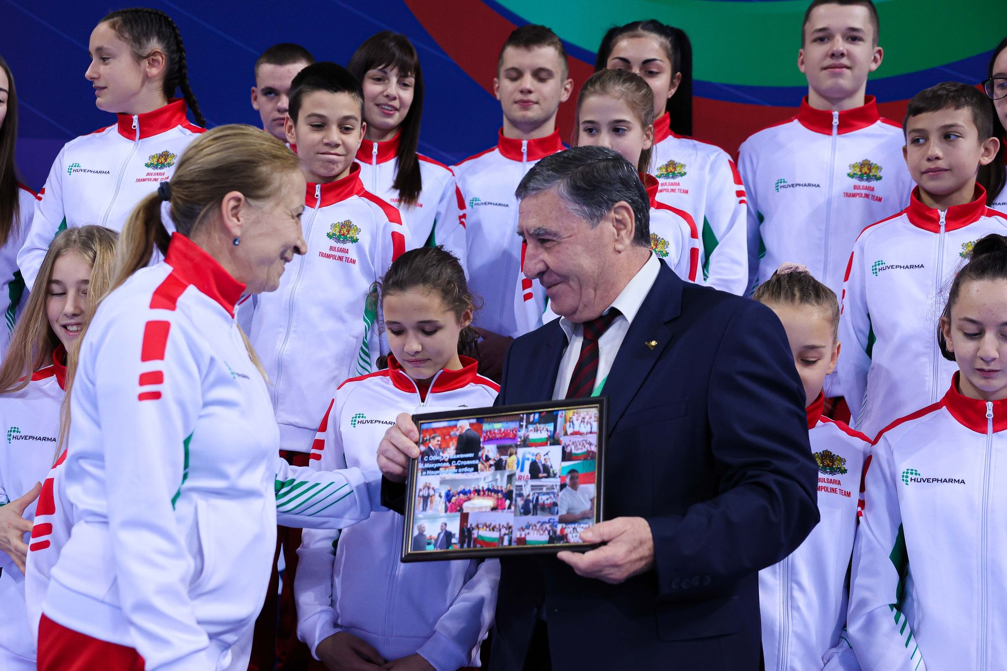 Президентът на БФ Скокове на батут Стоян Димитров празнува своя 77-и рожден ден в „Арена София“ днес по време на Световното първенство в София