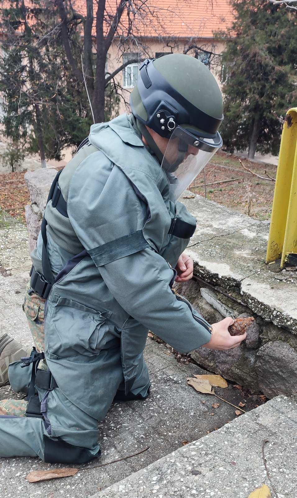 Военнослужещите от Сухопътни войски унищожиха невзривен боеприпас, открит в град Брацигово