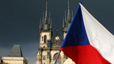 Чешкият парламент одобри разполагането на войски в съседната Словакия