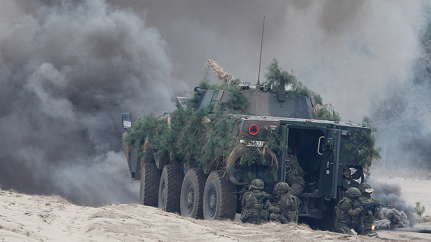 Defense24: Полша ще закупи понтони за масово прехвърляне на танкове