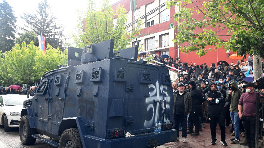 Сблъсъци между полицията и сърби в Северно Косово