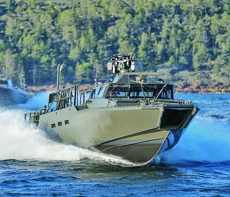 Шведската бойна лодка носи ракети „Хелифайър“