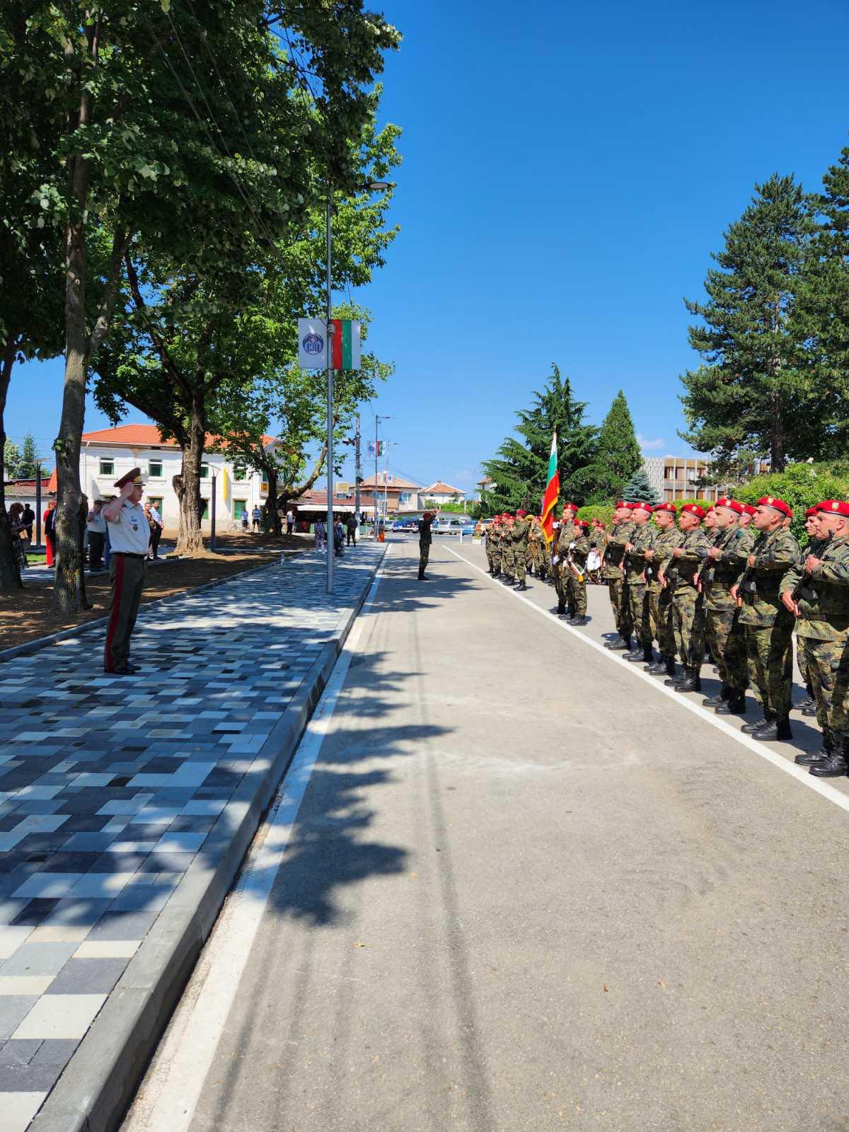 Тържествено откриване на бюст-паметник на Васил Левски в Павел баня - armymedia.bg Тържествено откриване на бюст-паметник на Васил Левски в Павел баня