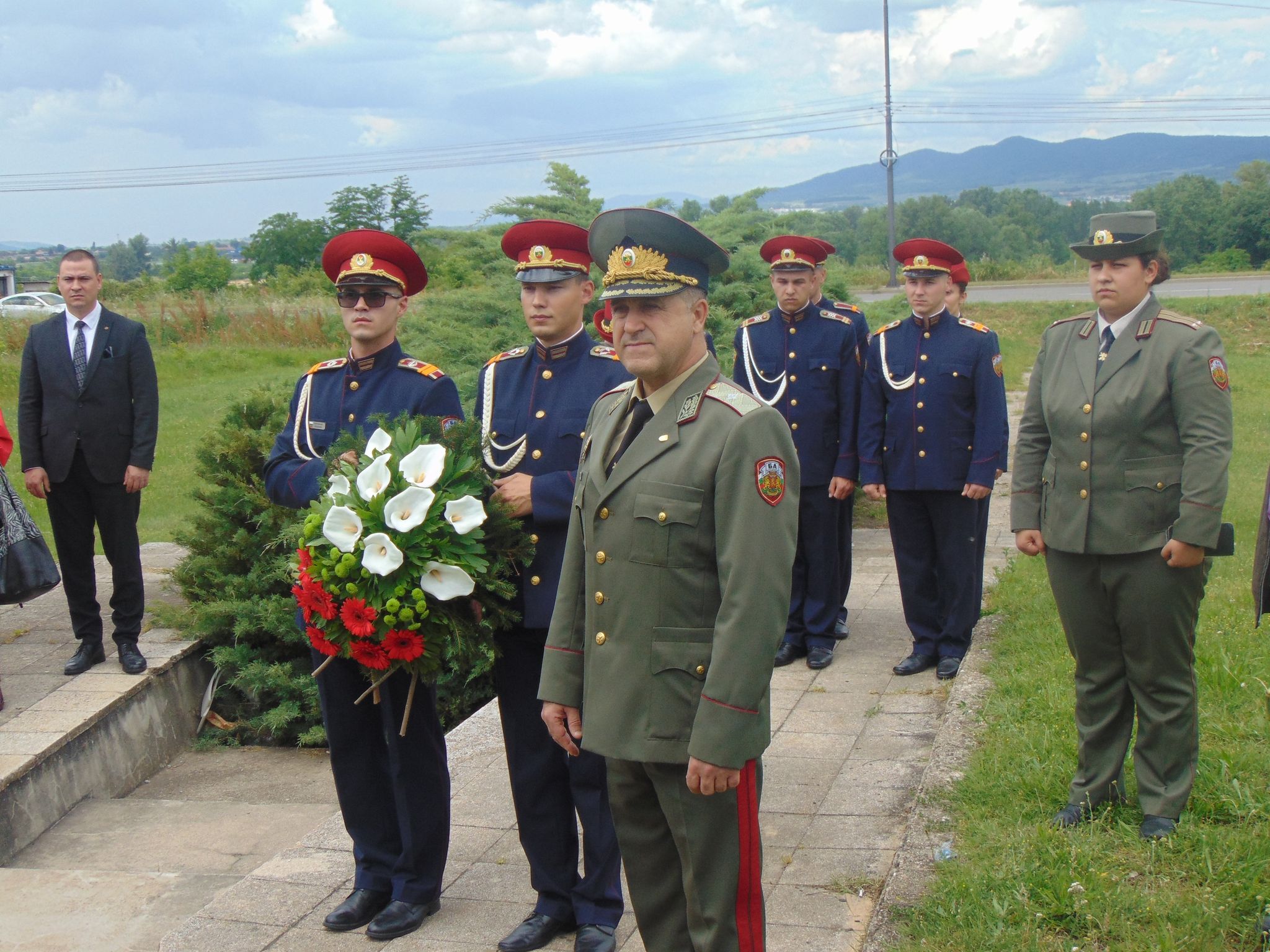 Курсанти и ветерани от войната почетоха българските воини, чийто кости лежат край Ниш