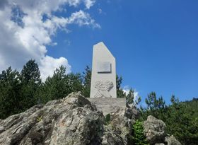 Откриват паметник на военния пилот полк. Павел Павлов