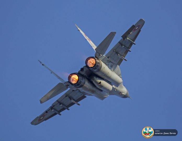 Екипажи на самолети МиГ-29 изпълниха задачи в условия на радиоелектронни смущения