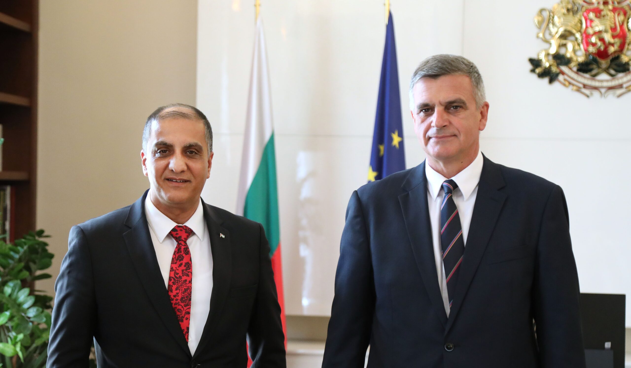 Министър-председателят Стефан Янев проведе среща с посланика на Държавата Палестина Ахмад ал Мадбух