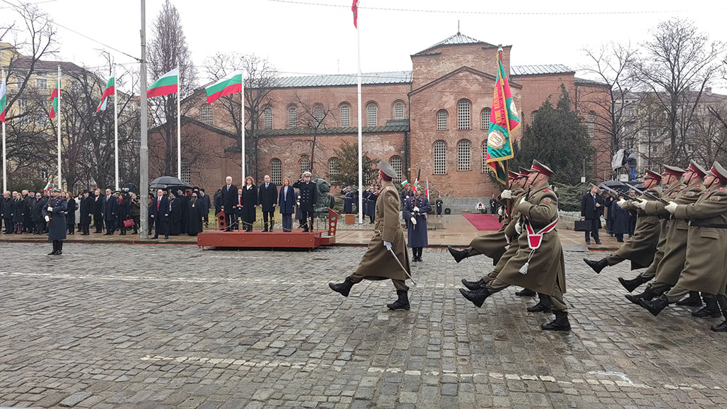 145 години Свободна България! Отбелязваме националния празник с военни ритуали в цялата страна
