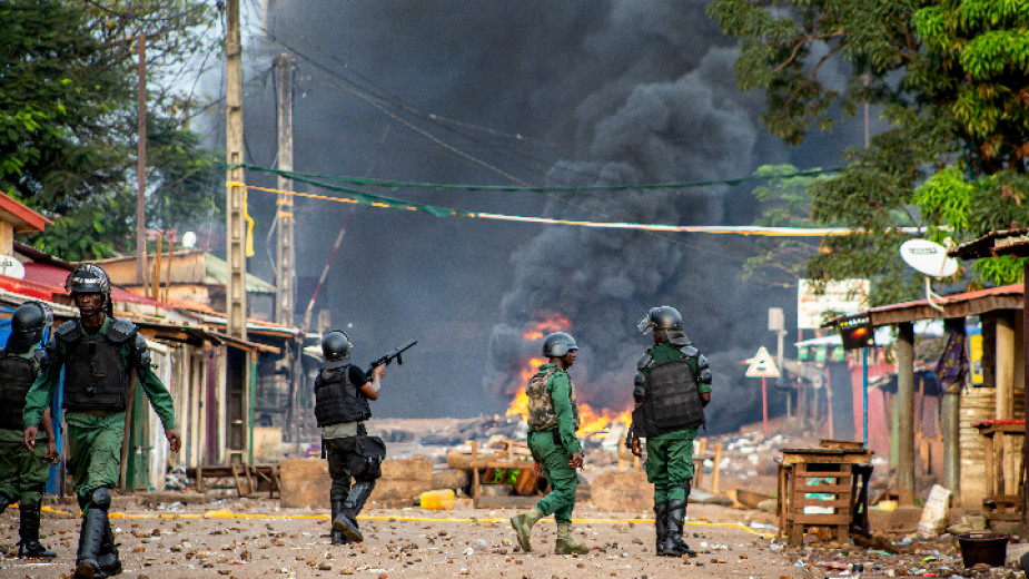 Стрелба в столицата на Гвинея, изглежда върви преврат