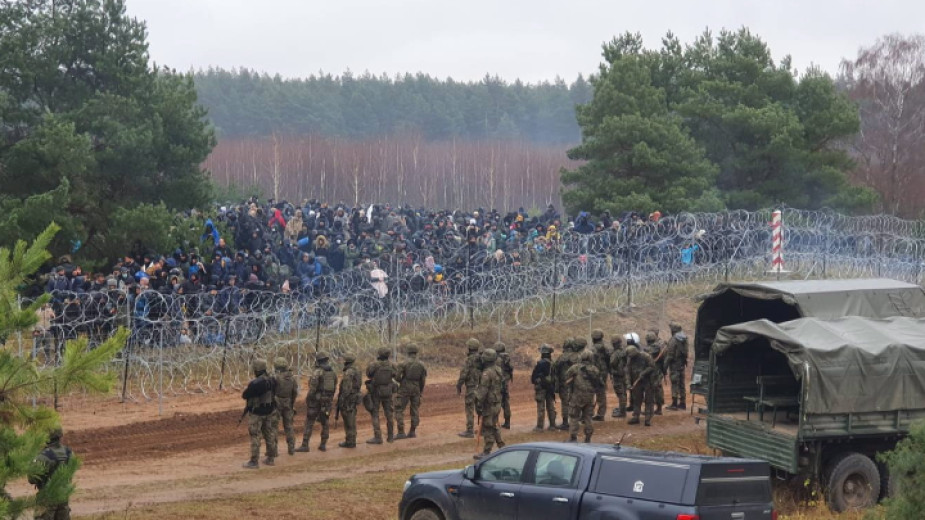 И балтийските страни затягат граничните мерки заради кризата с мигрантите от Беларус