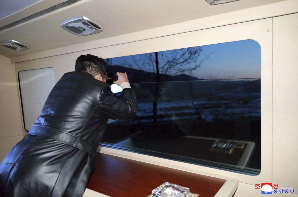 Севернокорейският лидер Ким Чен-ун ръководи учение за симулация на ядрен ответен аудар, съобщи КЦТА