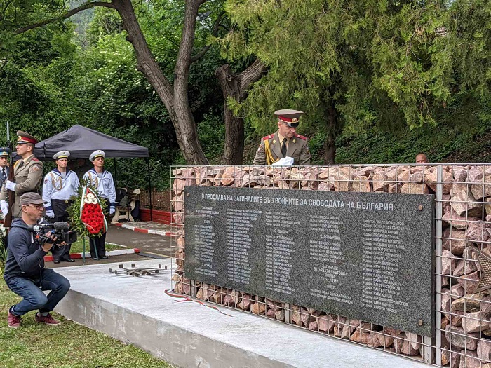 Паметник на загиналите в Своге и региона