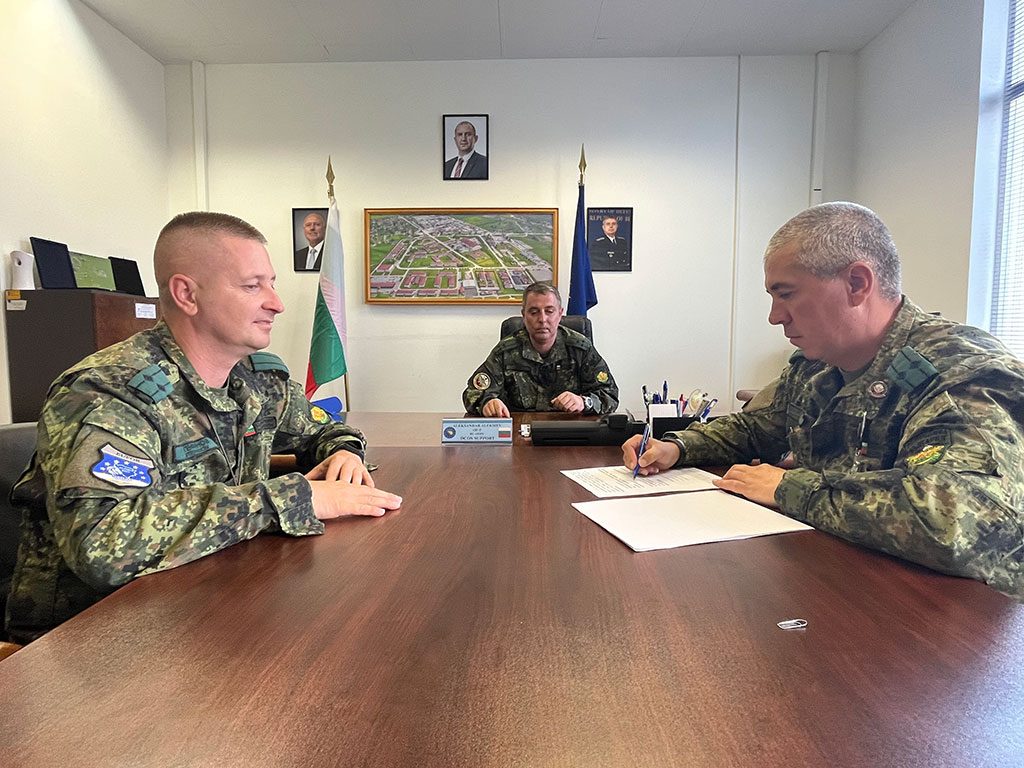 Ротация на българския военен контингент, участващ в операцията на Европейския съюз в Босна и Херцеговина - armymedia.bg Ротация на българския военен контингент, участващ в операцията на Европейския съюз в Босна и Херцеговина