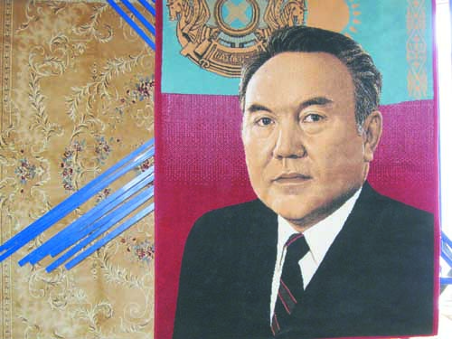 Казахстан: Търси се отговорен приемник за просветен автократ
