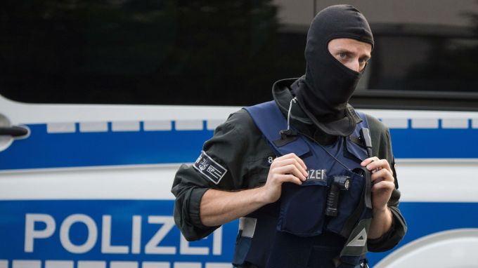 Двама души са загинали при стрелба в супермаркет в Германия