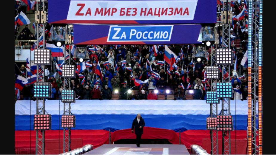 Путин излезе на сцената на празничен концерт по повод годишнината от присъединяването на Крим към Русия