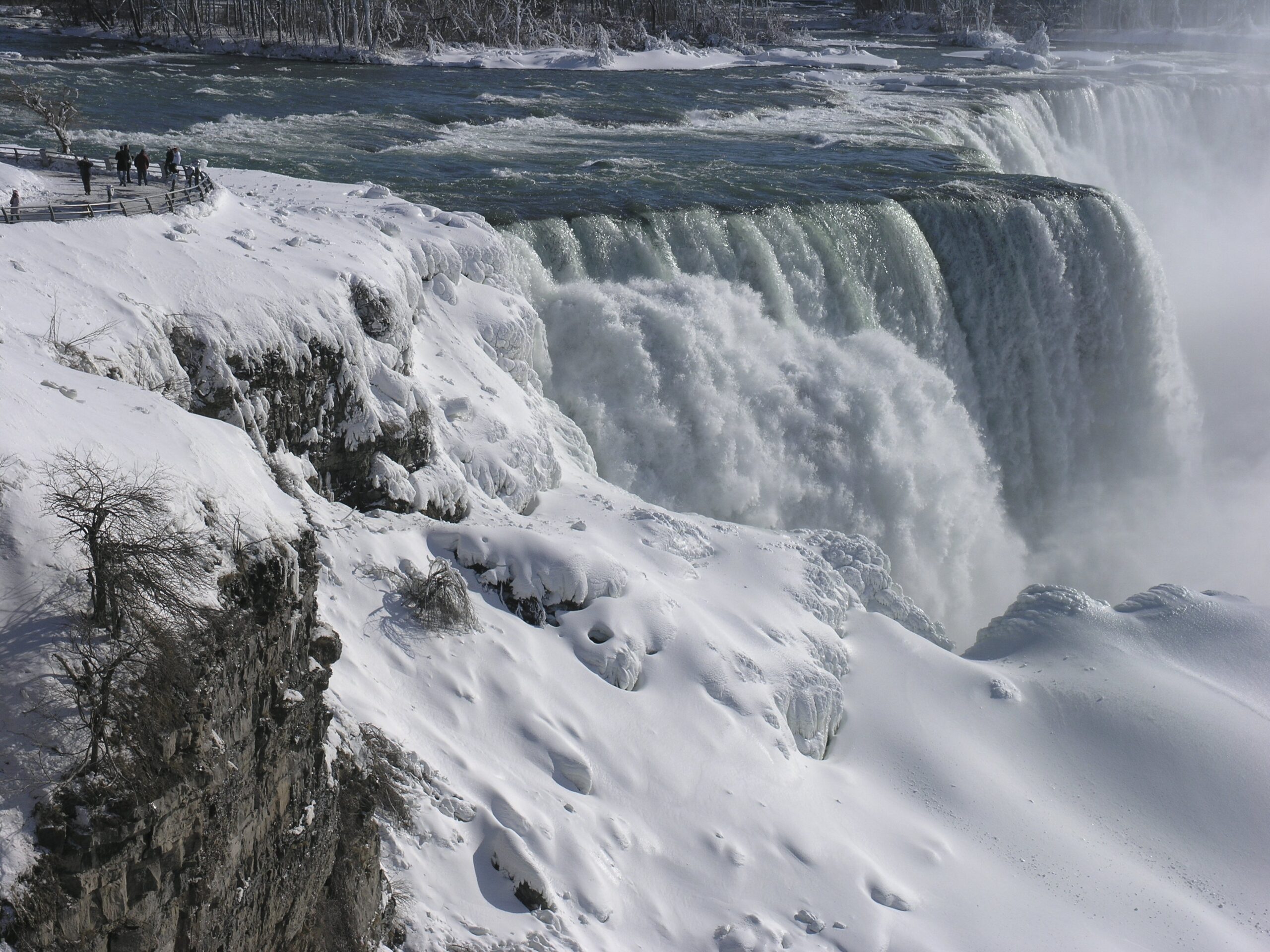 epa06413887 A handout photo made available on 02 January 2018 by Destination Niagara USA shows ice formations on frozen Niagara Falls in Niagara Falls, New York, USA, 02 January 2018. Much of the United States is blanketed by a sub freezing Artic storm that extends from the Canadian border to the Gulf Coast. The National Weather Service has issued a winter storm warning for northern Florida spreading into Georgia and South Carolina for the next few days.  EPA/DESTINATION NIAGARA USA / HANDOUT HANDOUT  HANDOUT EDITORIAL USE ONLY/NO SALES