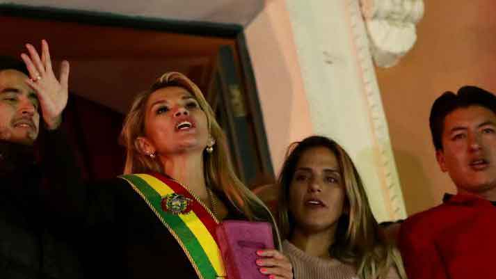 Боливийските военни признаха Янине Анес за временен президент