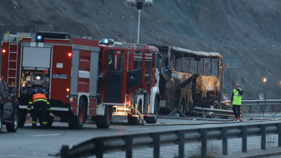 45 жертви при пожар в македонски автобус край Боснек. 10 деца са загинали при катастрофата
