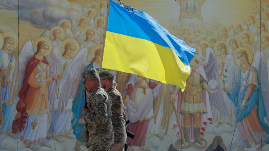 Украйна отбелязва Деня на достойнството и свободата на фона на продължаващи тежки боеве в Донбас