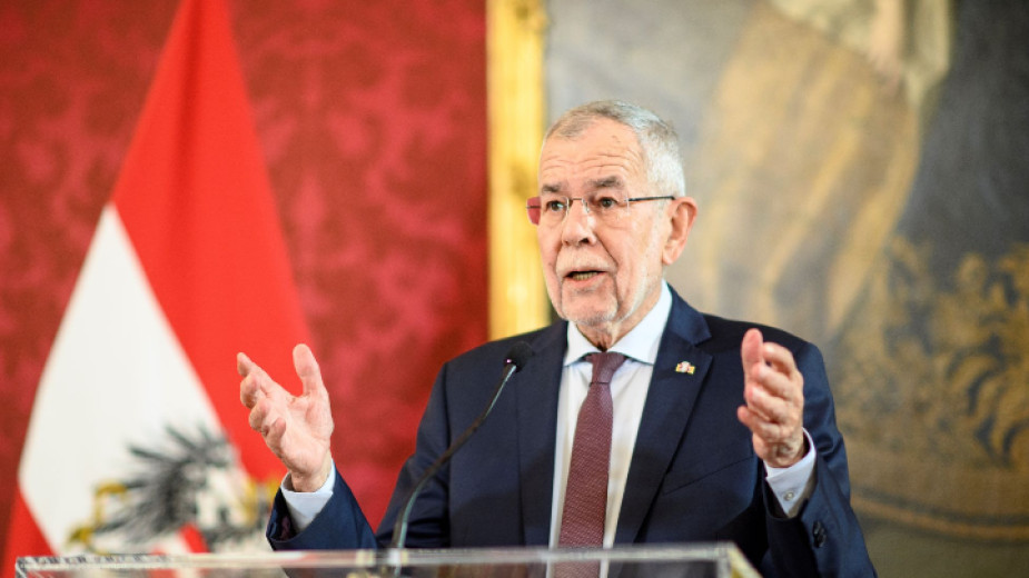 Убедителна победа за Александър ван дер Белен – австрийският президент остава за втори мандат