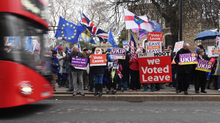 Сделката за Брекзит се провали в парламента: Тереза Мей се изправя срещу вот на недоверие