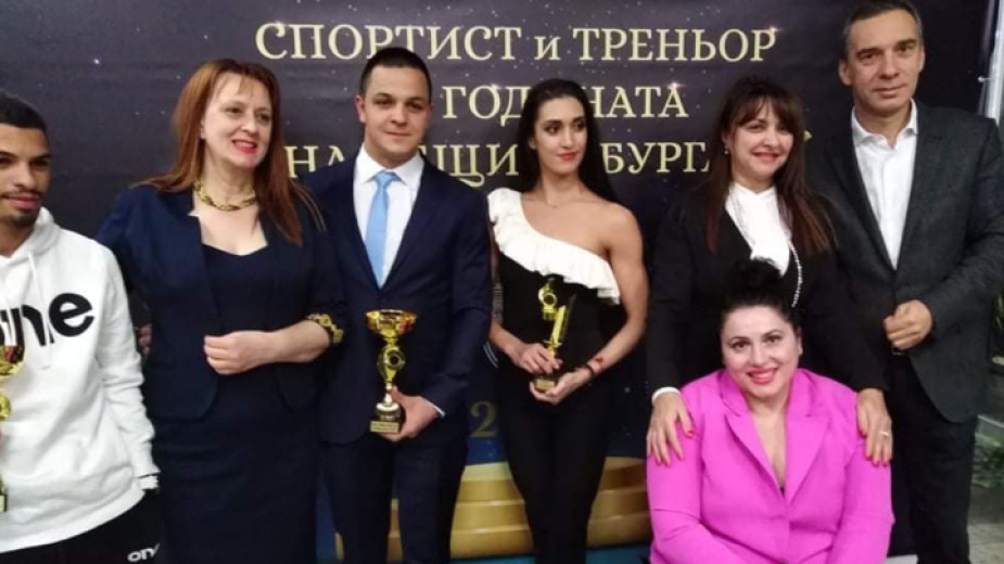 Капитанът на ансамбъла по художествена гимнастика Женина Трашлиева е спортист номер 1 на Бургас за 2022 година