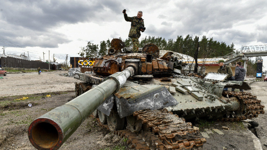 Лондон: Русия вкарва във войната 50-годишни танкове