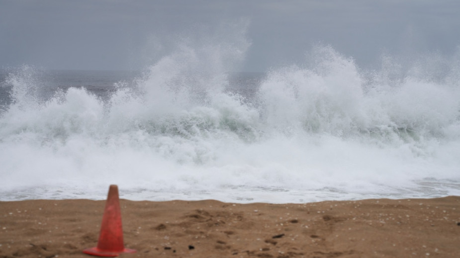Най-малко 9 пострадали заради огромни вълни край бреговете на Калифорния