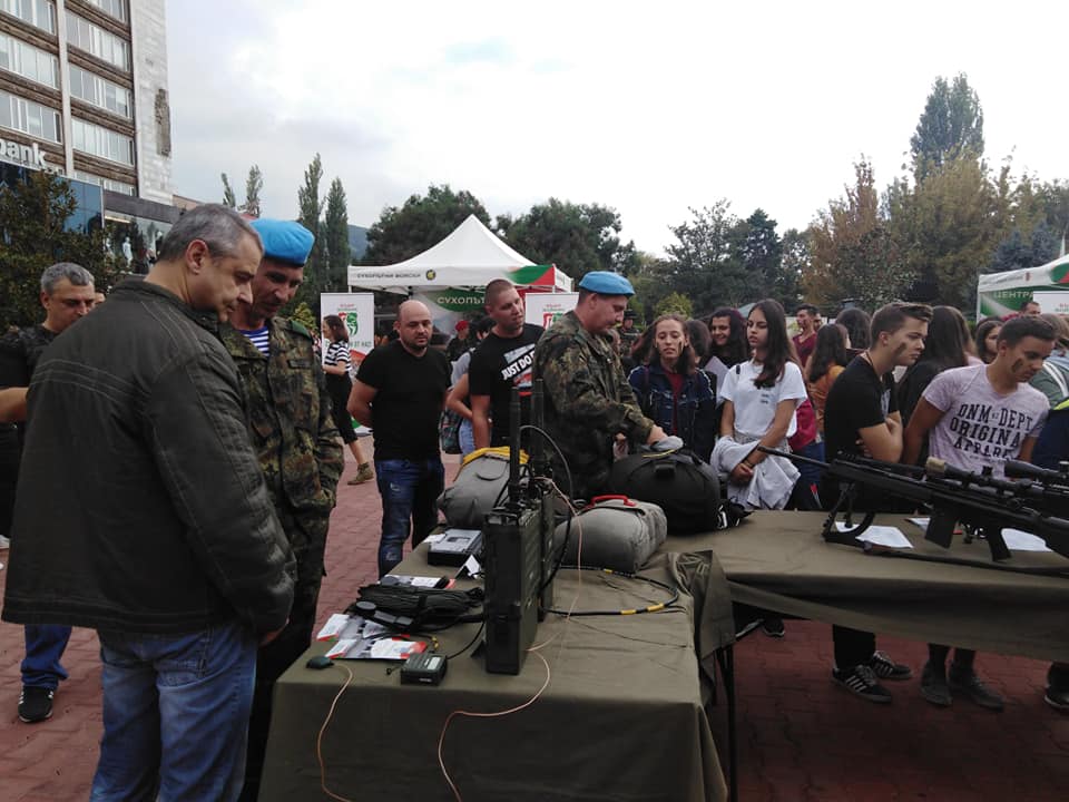 Информационната кампания на МО „Бъди войник“ гостува в Асеновград