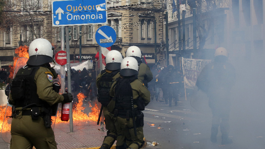 Национална стачка и мащабни протести в Гърция с настояване за наказания заради влаковата катастрофа
