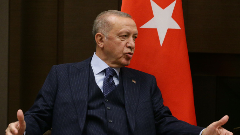 Ердоган не пуска в НАТО „подкрепящи тероризма страни“