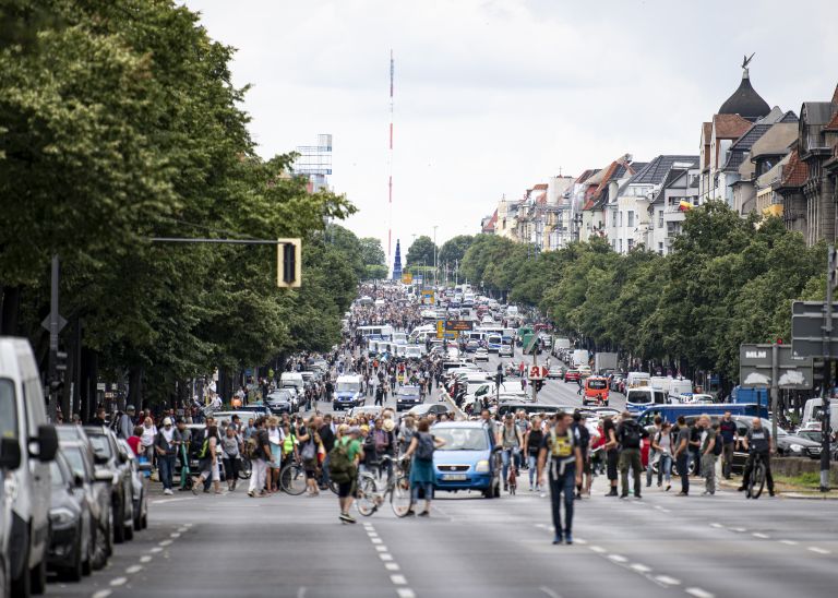 Над 600 арестувани след забранения протест в Берлин срещу COVID мерките