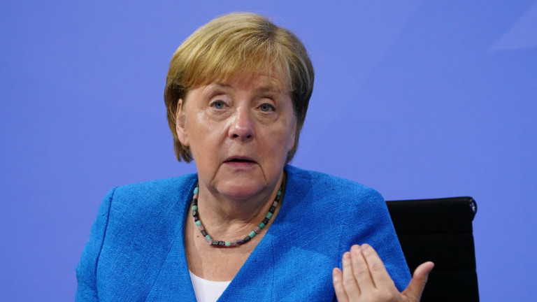 Меркел  нарече руската атака срещу Украйна „крещящо нарушение на международното право“