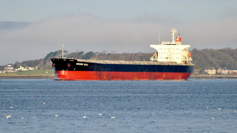 Морска операция край бреговете на Гибралтар – заловиха петролен танкер, нарушаващ сирийското ембарго